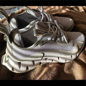 Reebok ZIG DYNAMICA SNEAKER - WOMEN'S